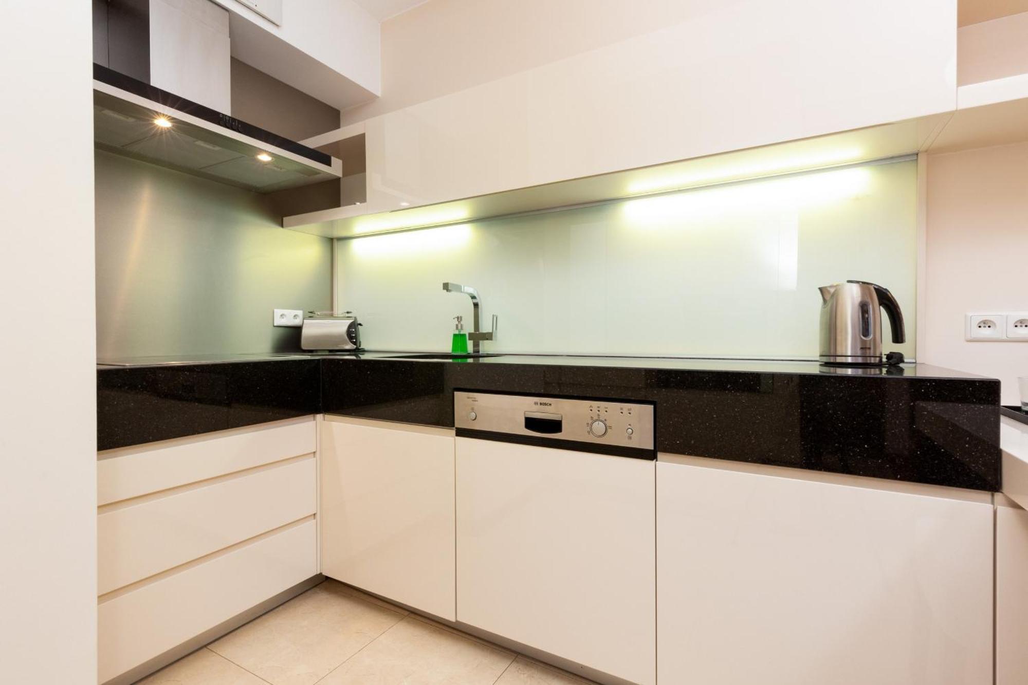 Lincoln Exclusive With Ac In By Renters Prestige Apartament *
