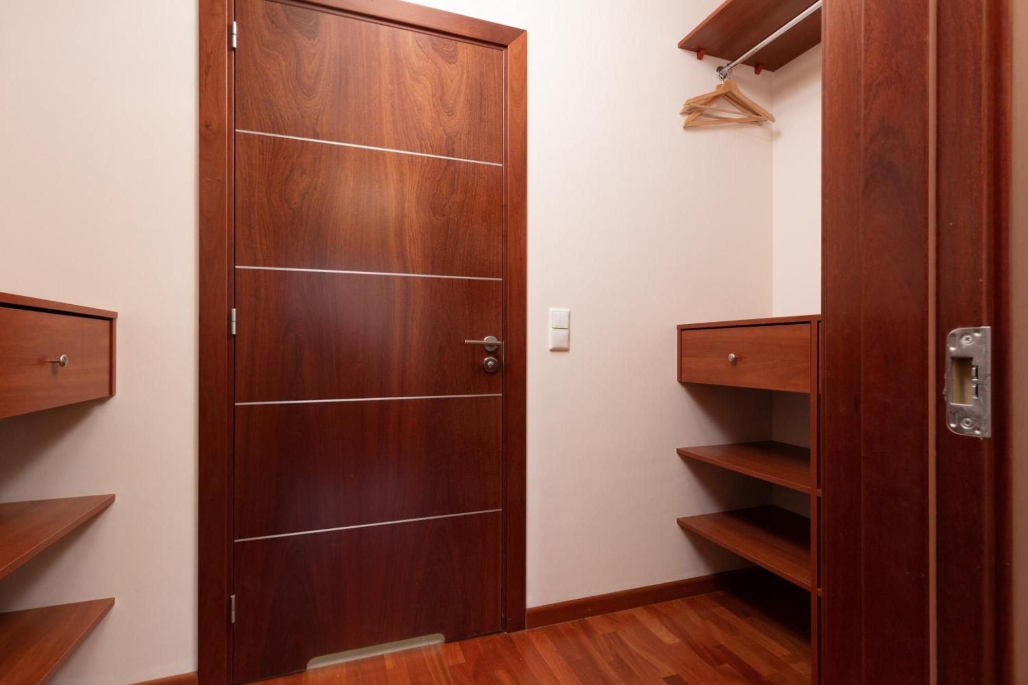 Lincoln Exclusive With Ac In By Renters Prestige Apartament